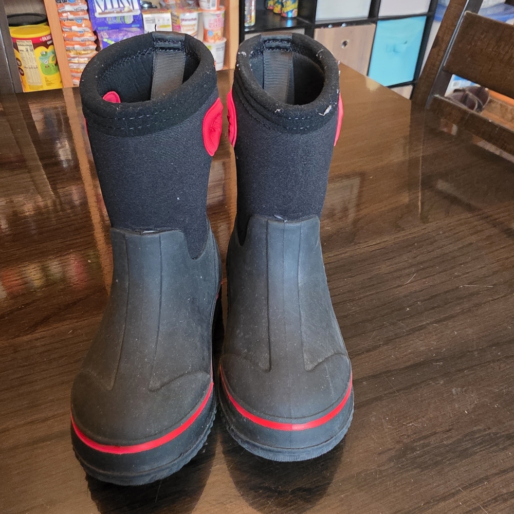 black neoprene and rubber rain boots with red accents Size 10